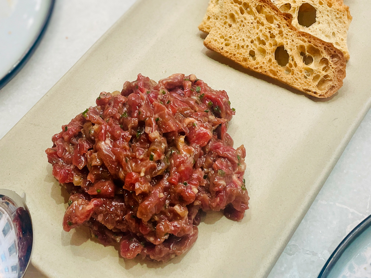Plato de Steak tartar del restaurante Casa Mortero de Madrid