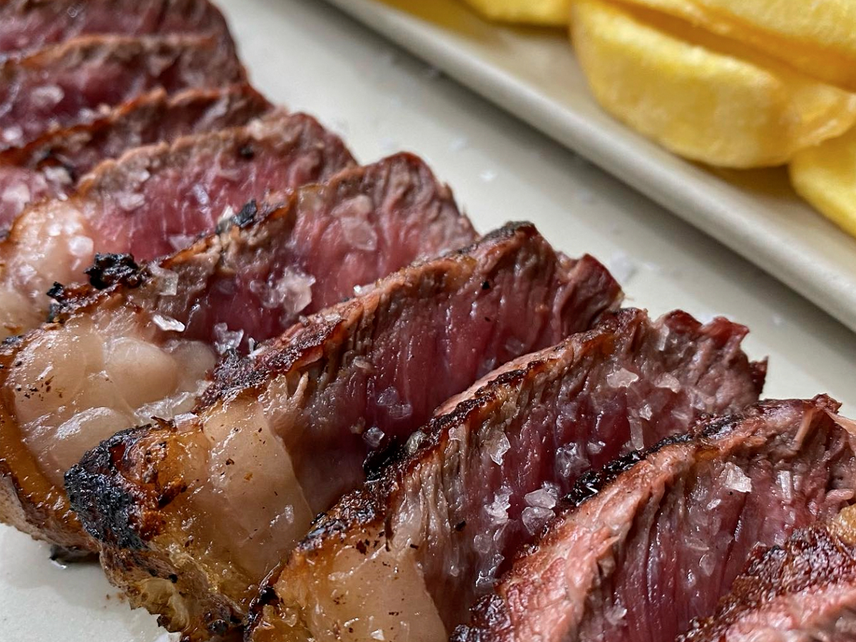 Plato de vacío de vaca vieja del restaurante Casa Mortero de Madrid