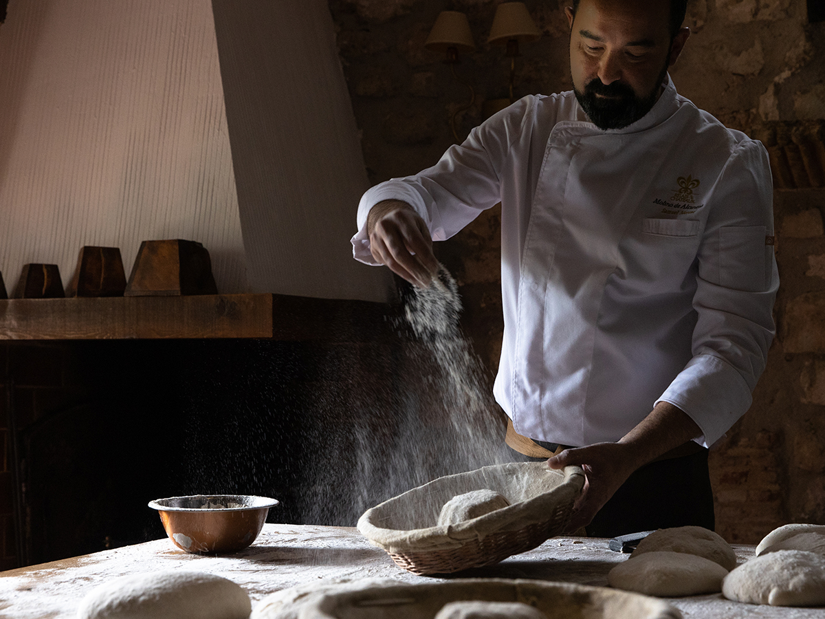 El chef Samuel Moreno haciendo su propio Pan