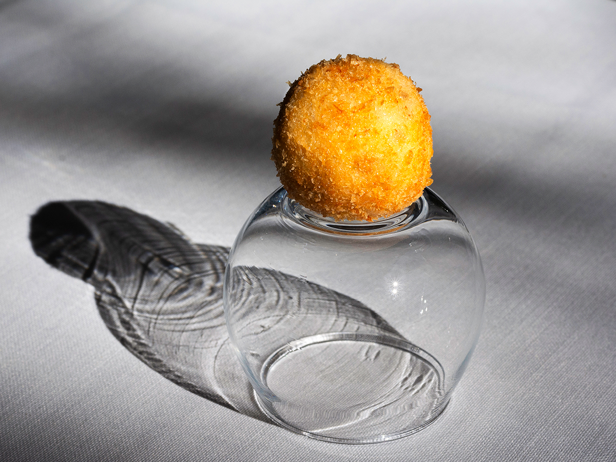 Plato de Croqueta de centeno del restaurante Molino de Alcuenza