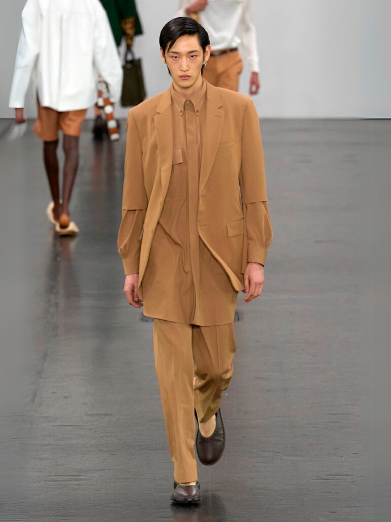 8 trajes para hombre modernos temporada