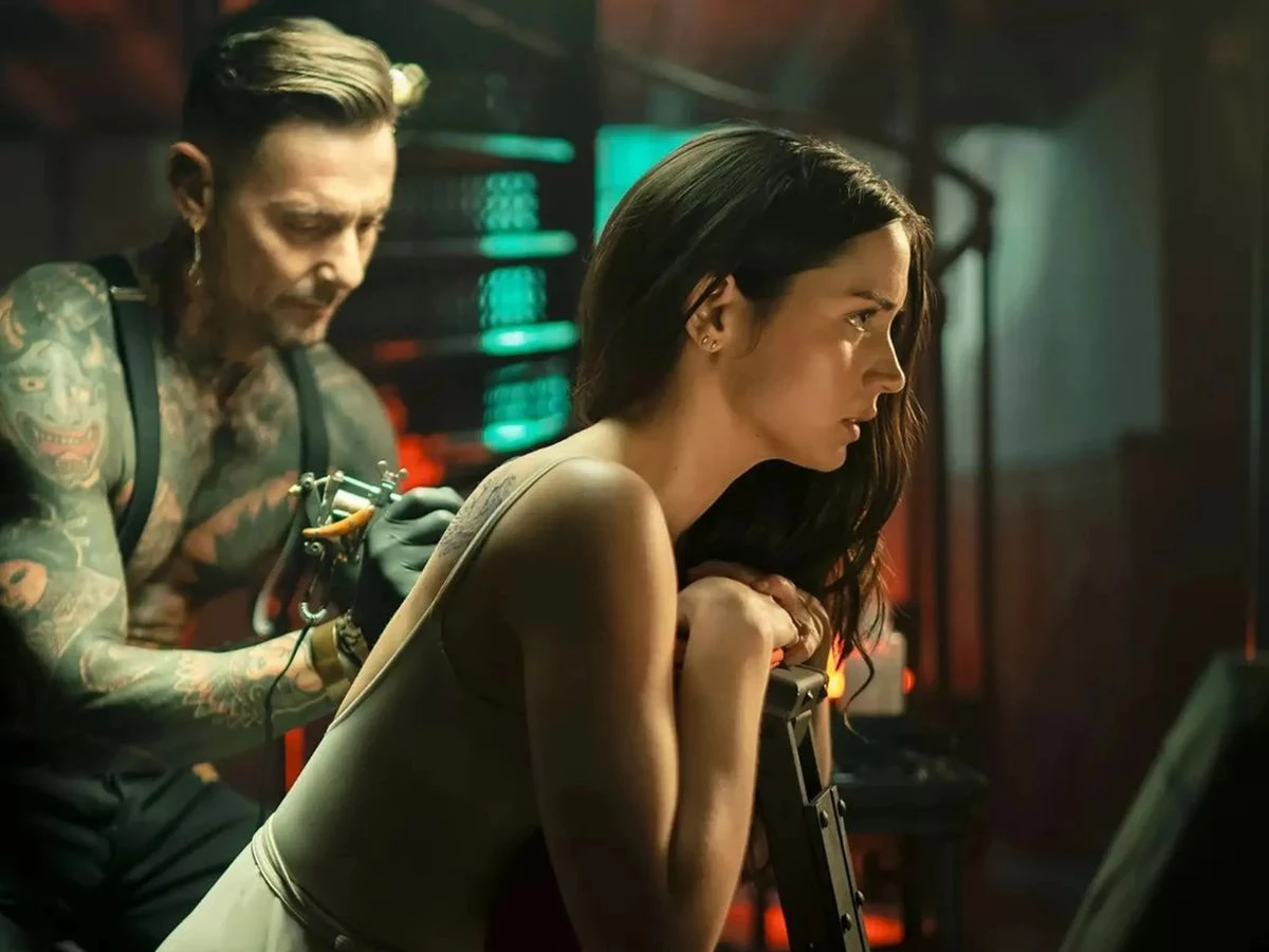 Escena de la película Ana de Armas en la nueva película John Wick 55 con Ana de Armas haciendo de Ballerina.