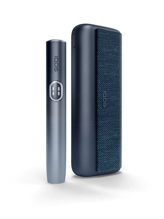 El dispositivo Iqos Iluma i Prime en azul noche
