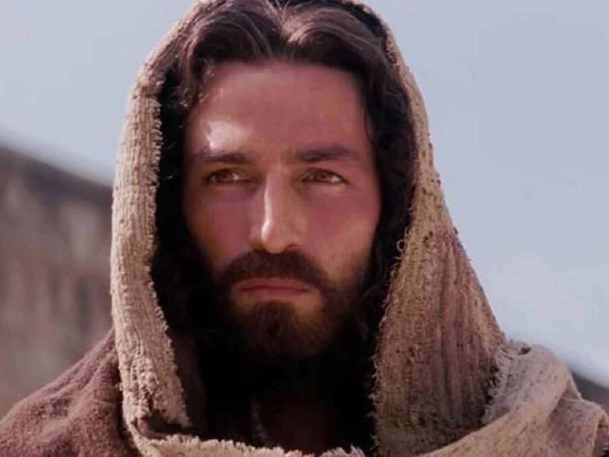El actor Jim Caviezel interpretando a Cristo en la película La Pasión de Mel Gibson