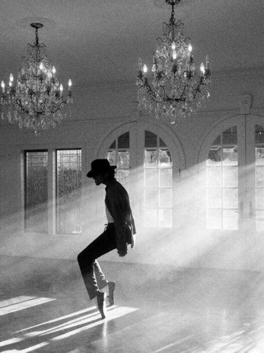 Escena Michael Jackson bailando de puntillas