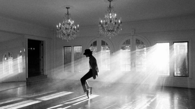 Escena Michael Jackson bailando de puntillas