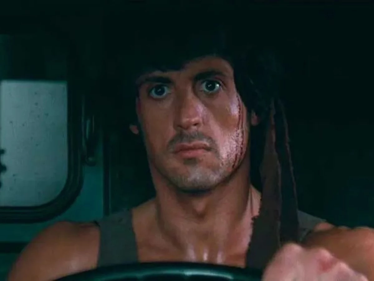 Rambo conduciendo