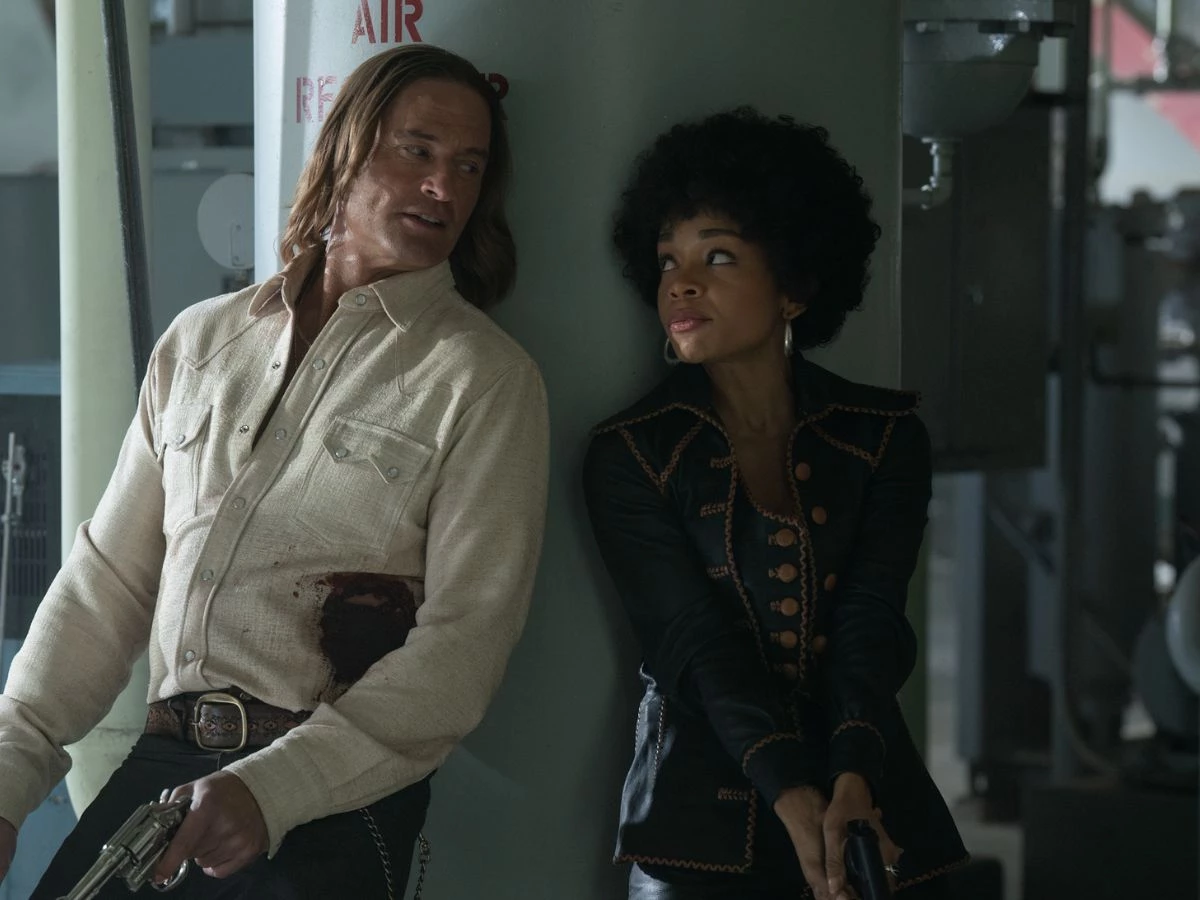 Protagonistas de la serie Duster de HBO Max Jim Ellis y Nina