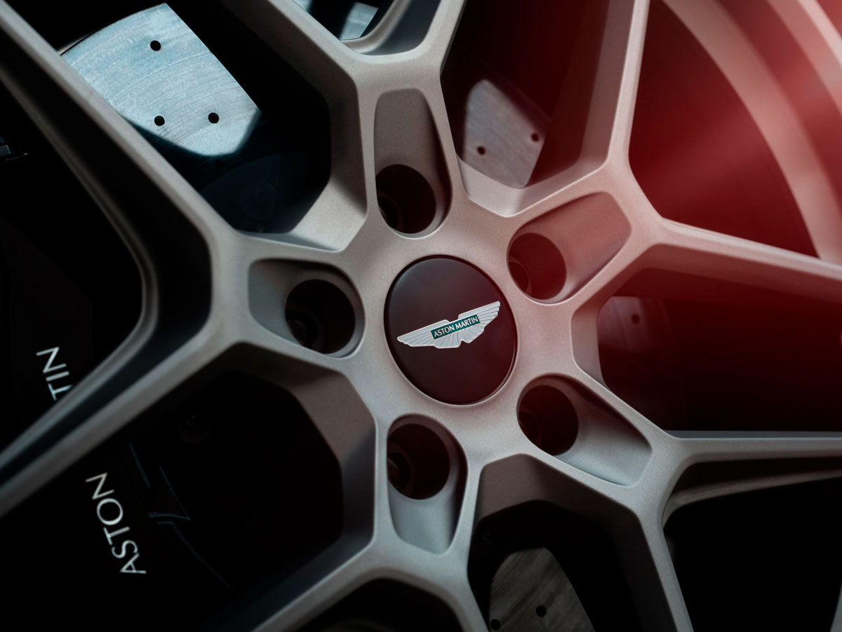 Yantas del nuevo Aston Martin DBX S