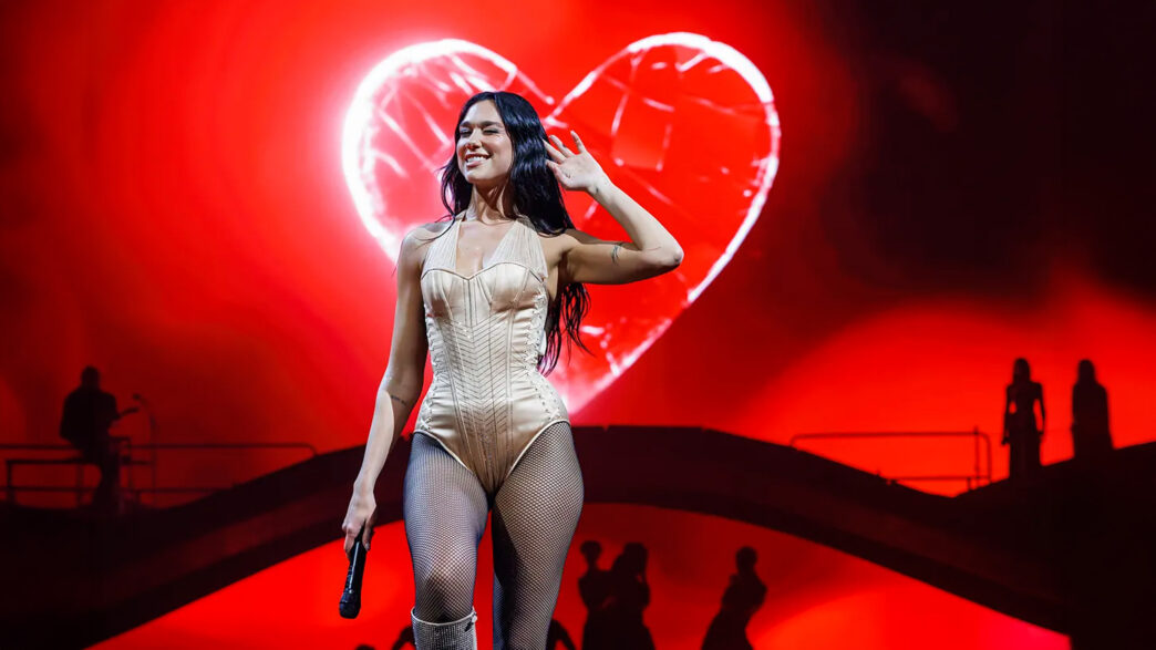 Dua Lipa durante su concierto en Madrid en mayo de 2025