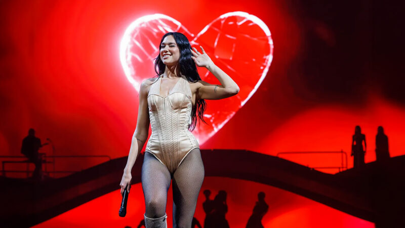 Dua Lipa durante su concierto en Madrid en mayo de 2025