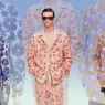Cómo vestir el estampado de flores para hombre esta primavera verano 2025