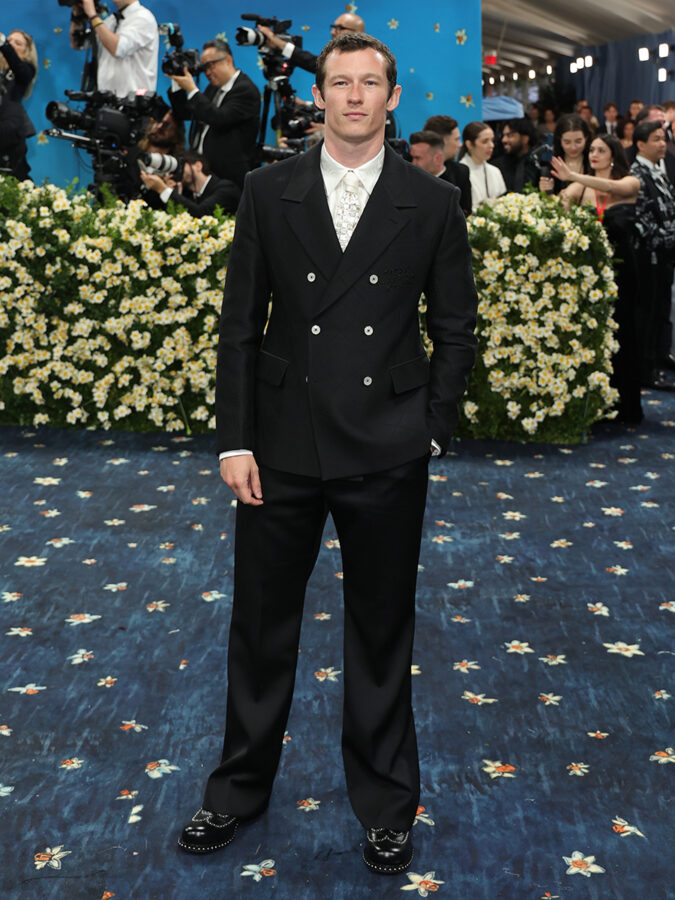 hombres mejor vestidos met gala 2025 Callum Turner