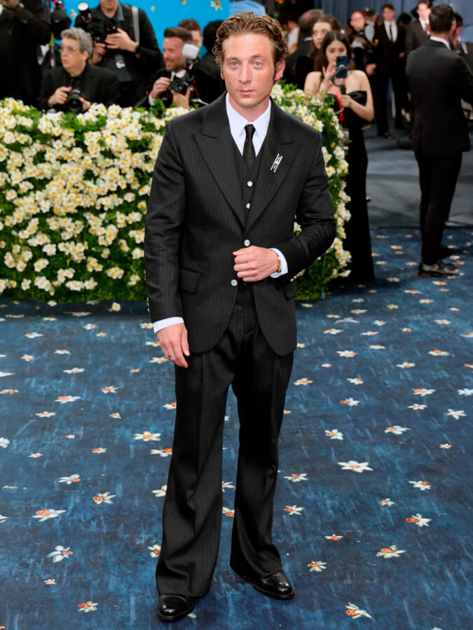 hombres mejor vestidos met gala 2025 Jeremy Allen White