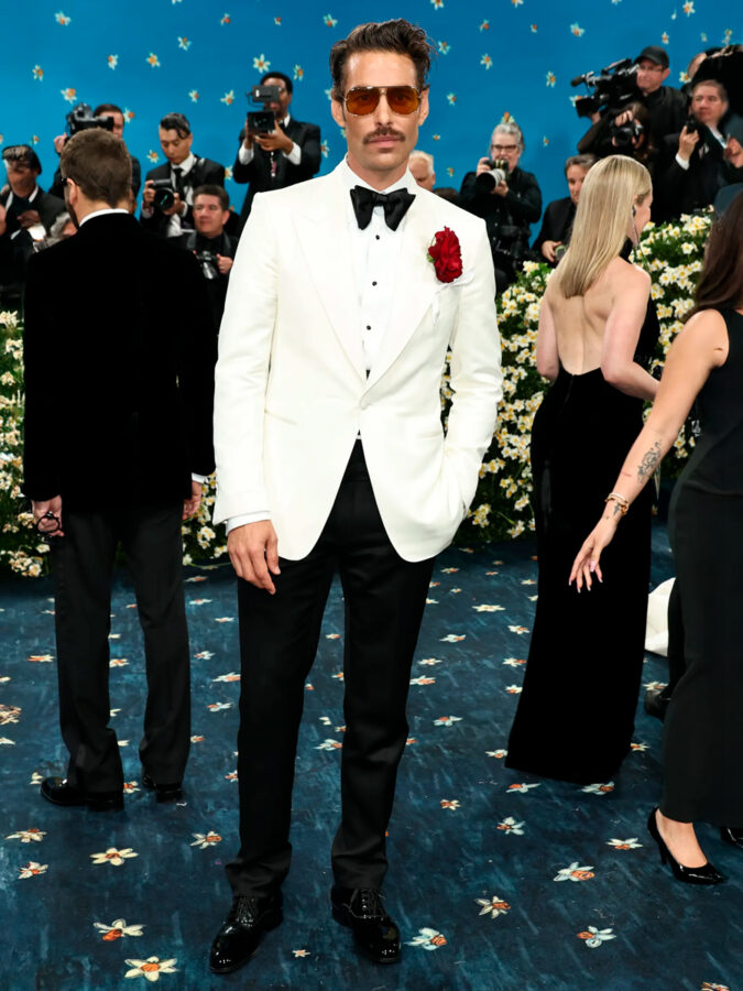 hombres mejor vestidos met gala 2025 Jon Kortajarena