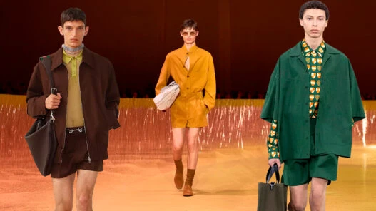 Looks de hombre para combinar los pantalones cortos y la chaqueta temporada verano 2025