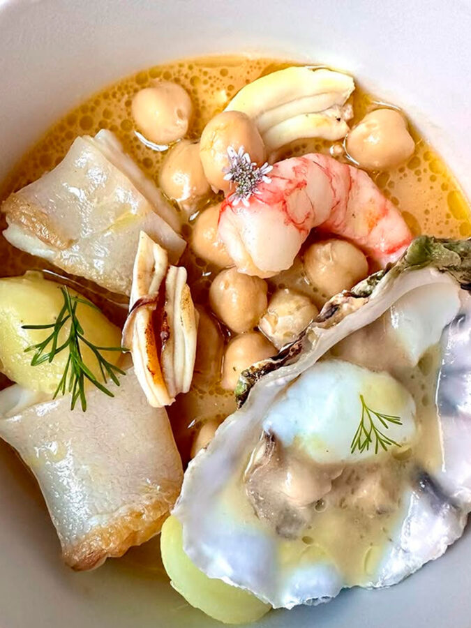 Plato de La Escudella del menú degustación del restaurante Alkimia de Barcelona