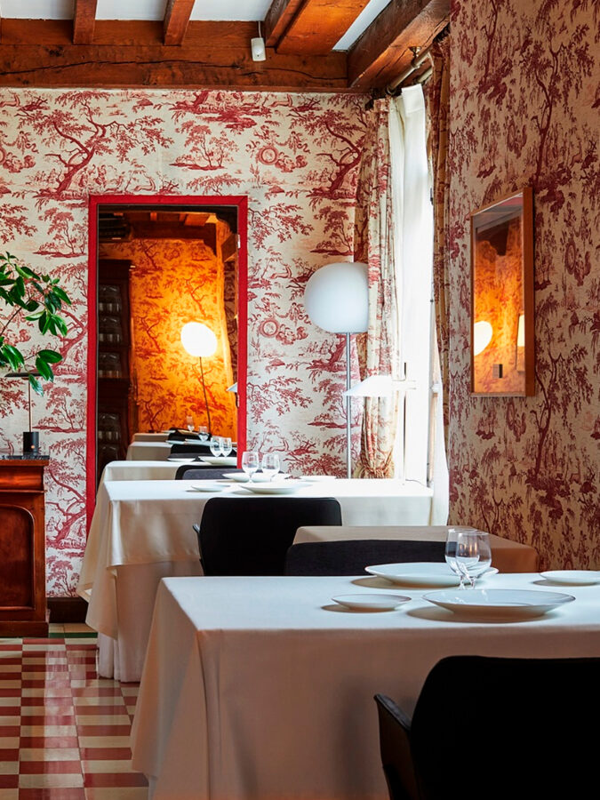 Salón comedor del restaurante Cenador de Amós, Cantabria