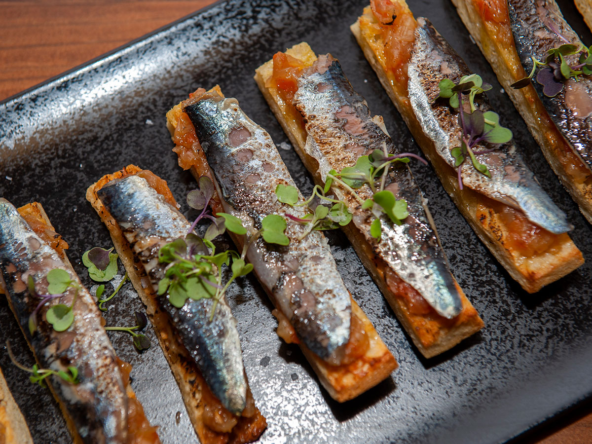 Sardinas ahumadas del restaurante asturiano Enbable en Madrid
