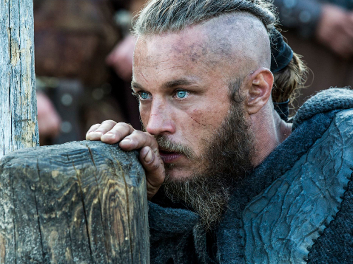 Ragnar Lothbrok representado por el actor Travis Fimmel es un buen ejemplo de Macho Alfa