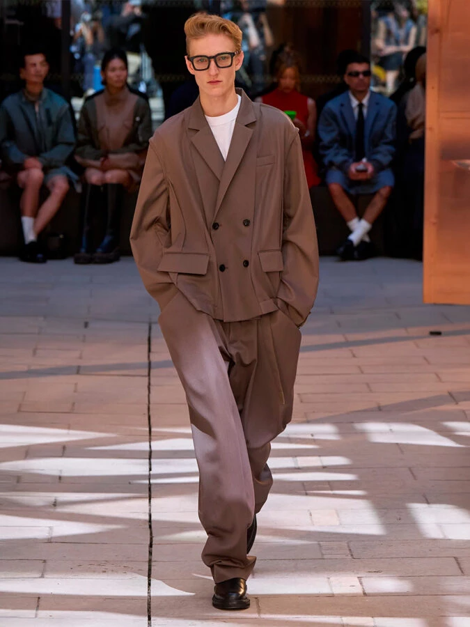Trajes modernos para hombre verano 2025 Sacai