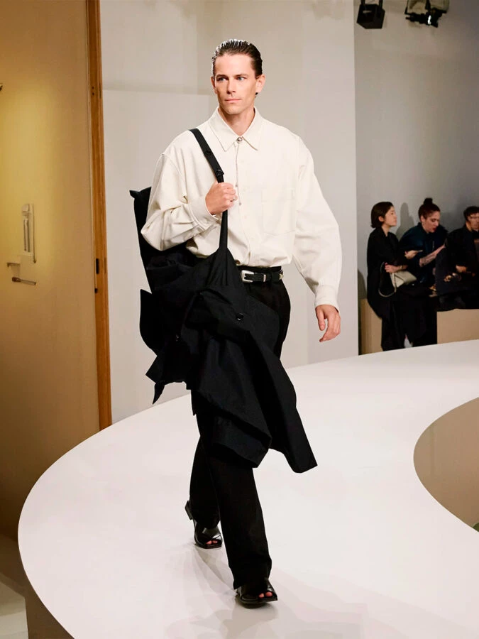 Look blanco y negro de hombre de Lemaire