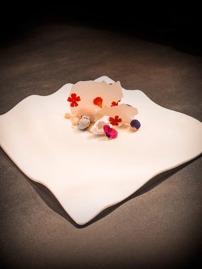 Postre de yogurt del menú degustación del restaurante ABaC de Jordi Cruz