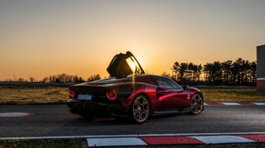 Alfa Romeo 33 Stradale 2025