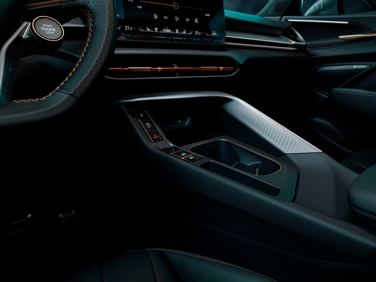 Interior del CUPRA Terramar eTSI 150 cv