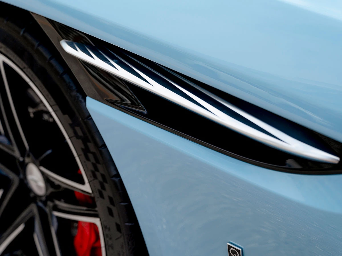 Faros del nuevo DB12 Volante Palm Beach Edition 2025