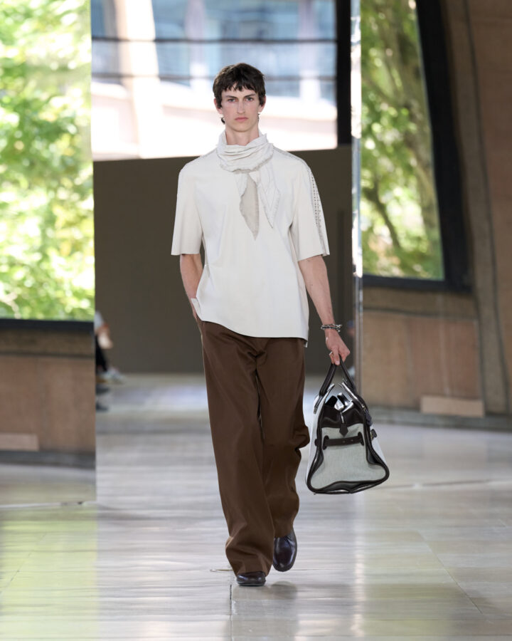 desfile Hermès hombre primavera 2026 look 1