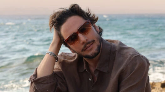 Manuel Carrasco con gafas de sol en la campaña de Mó Solsea