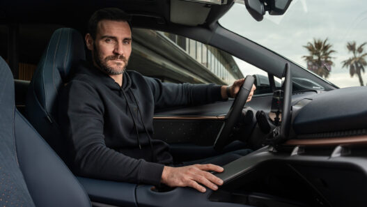 Saúl Craviotto condiciendo el CUPRA Terramar
