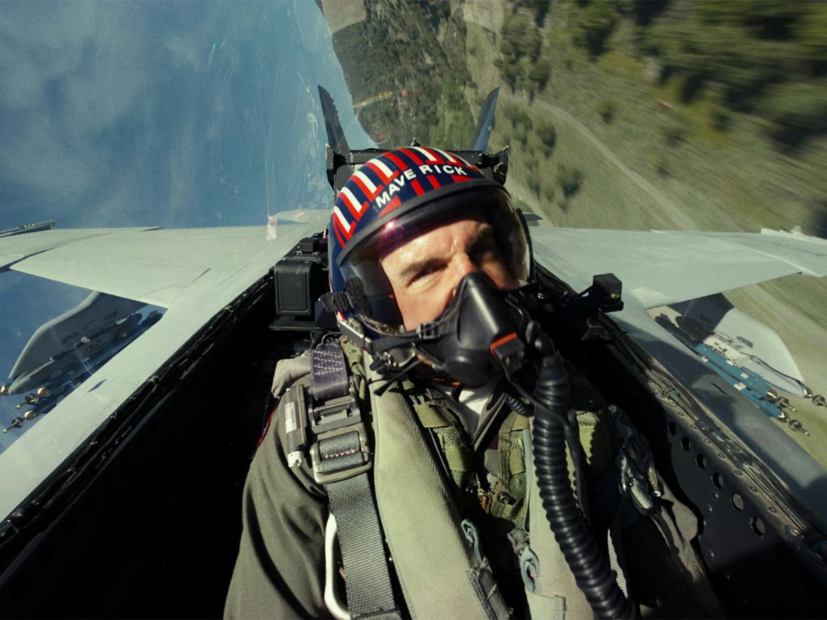 Tom Cruise pilotando un caza para la película Top Gun