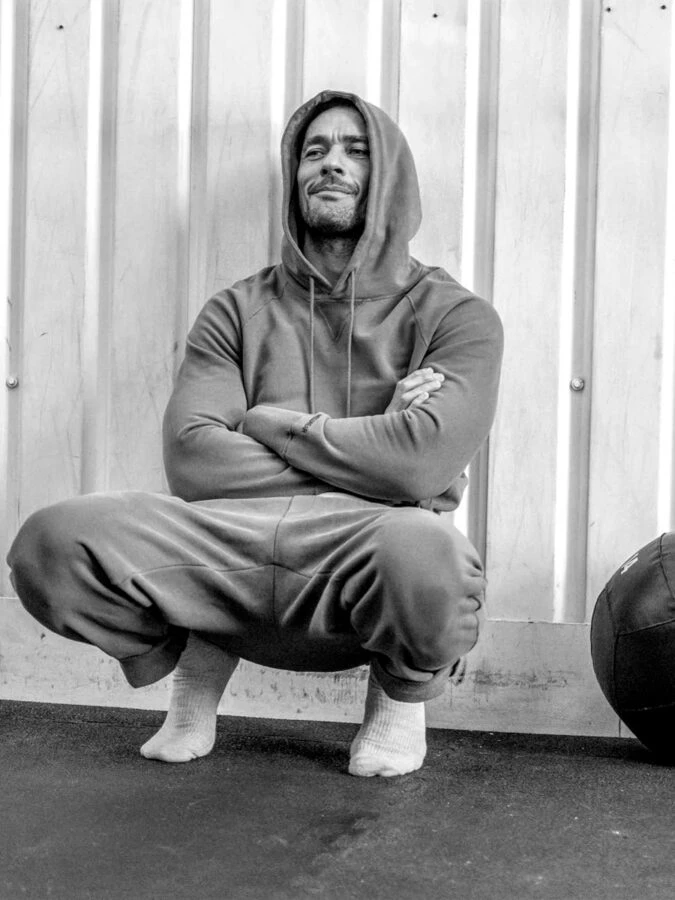 Modelo David Gandy vestido de deporte