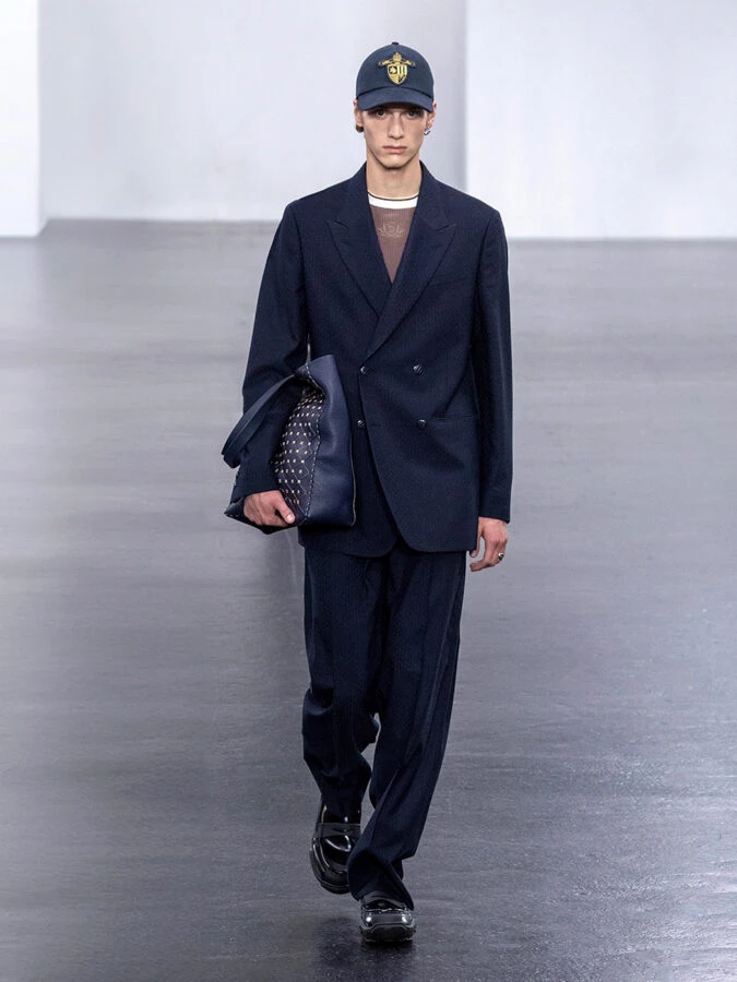 Look Azul Marino Fendi verano 2025