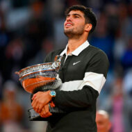 Carlos Alcaraz luciendo su Rolex Daytona al ganar la final del Roland Garros 2025