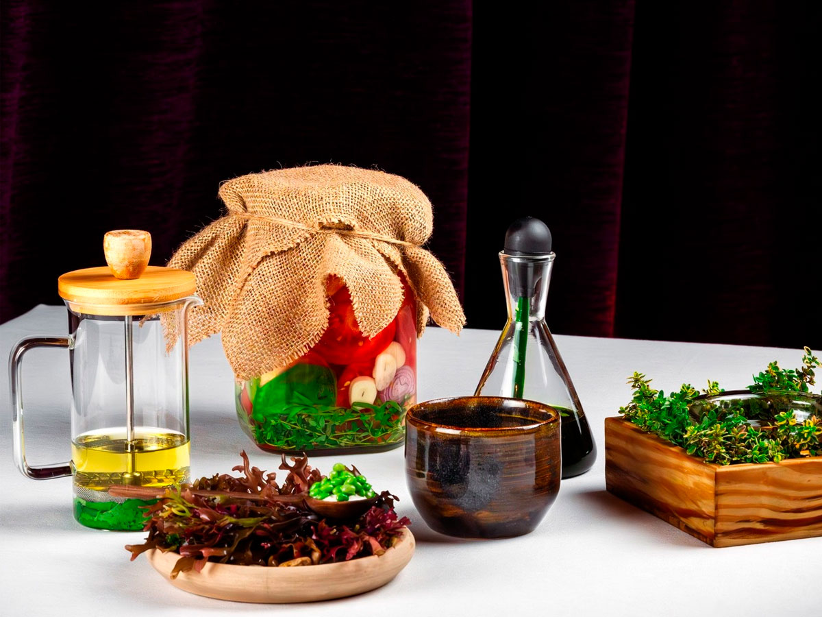 Restaurante Bardal Ronda Consomé de verduras especiado. Comienza la experiencia.