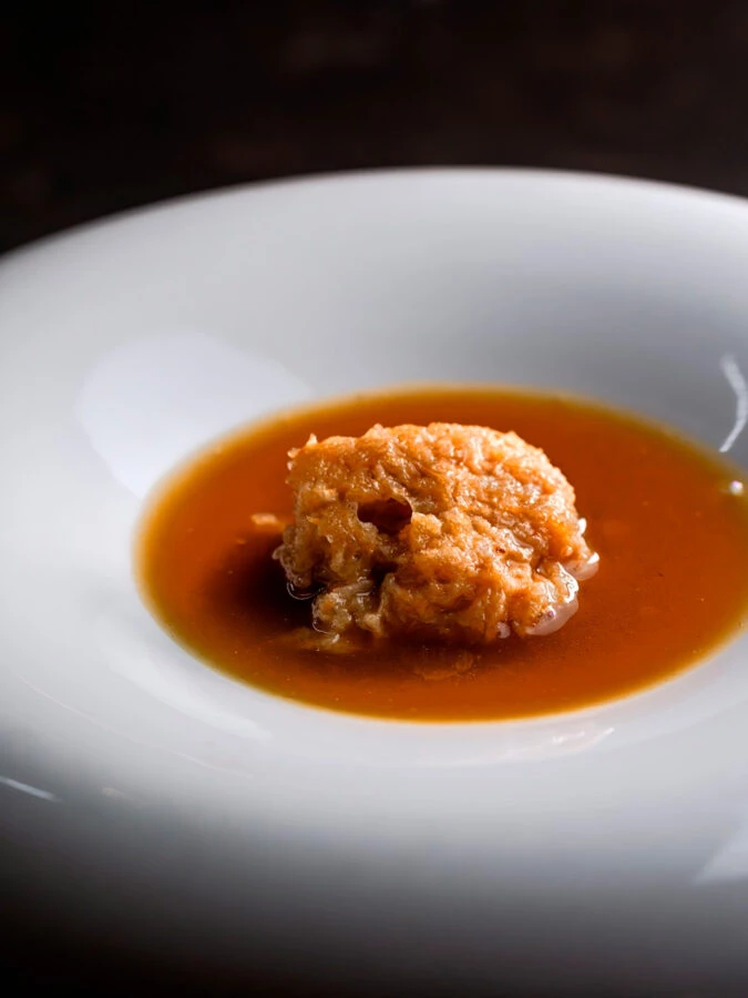 Plato de maimones del menú degustación del restaurante Kaleja de Málaga