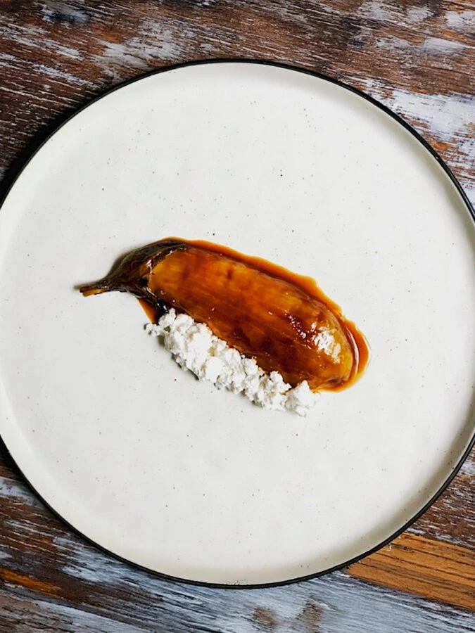 Plato del menú degustación del restaurante Tohqa de Cádiz
