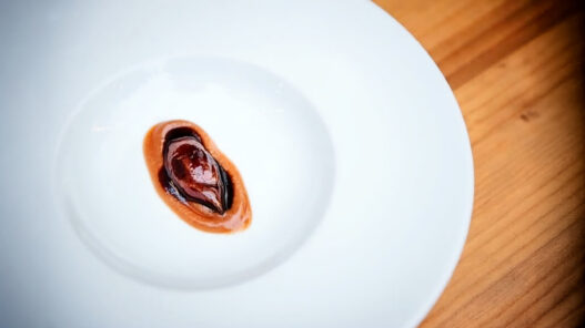 Plato del menú degustación del restaurante Tohqa de Cádiz