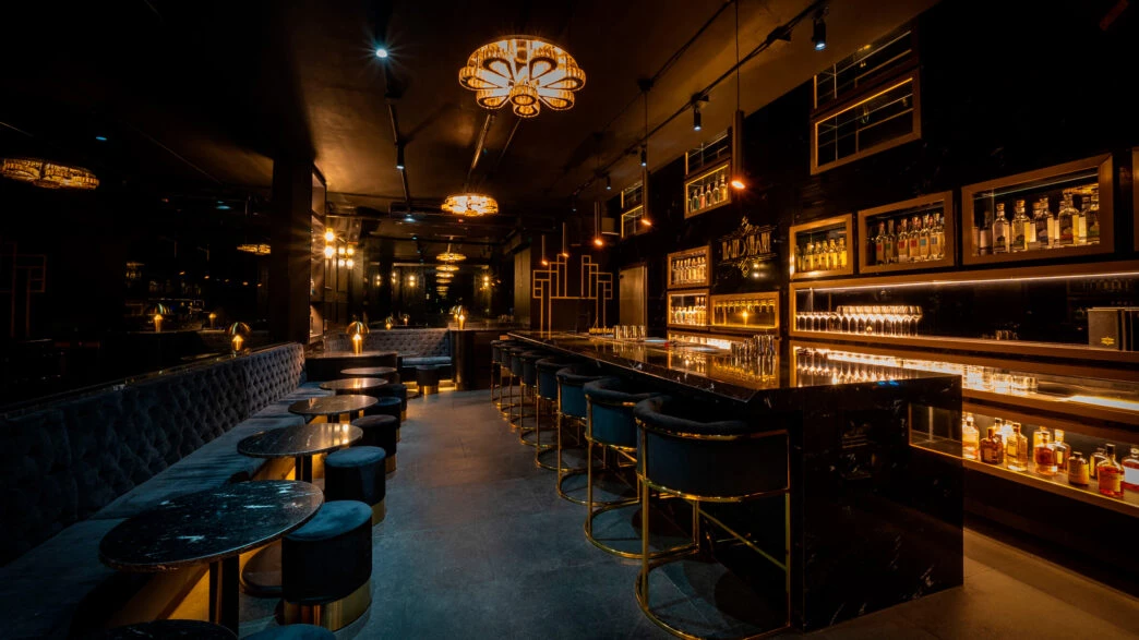 Interior del bar MAD Bar & Lounge del NH Collection Nueva York Madison Avenue preparado para Handshake Speakeasy