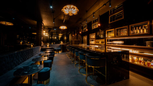 Interior del bar MAD Bar & Lounge del NH Collection Nueva York Madison Avenue preparado para Handshake Speakeasy