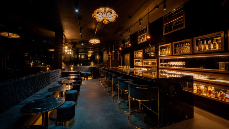 Interior del bar MAD Bar & Lounge del NH Collection Nueva York Madison Avenue preparado para Handshake Speakeasy