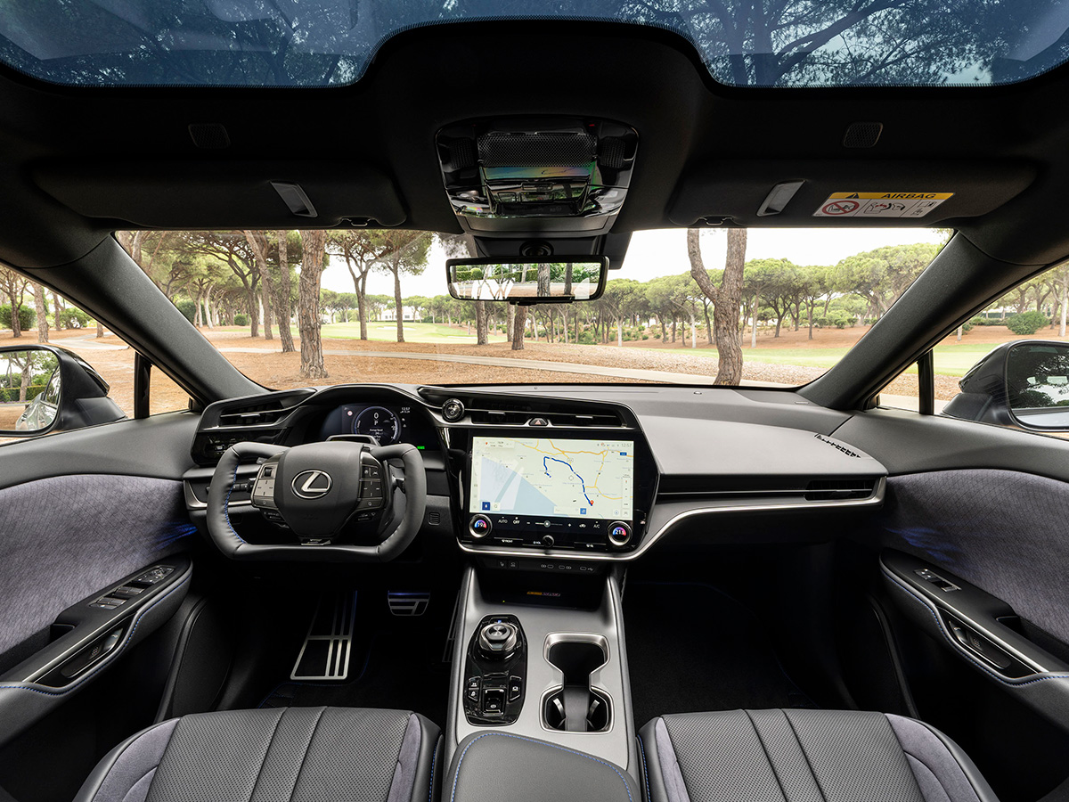 Interior del Lexus RZ asiento del conductor