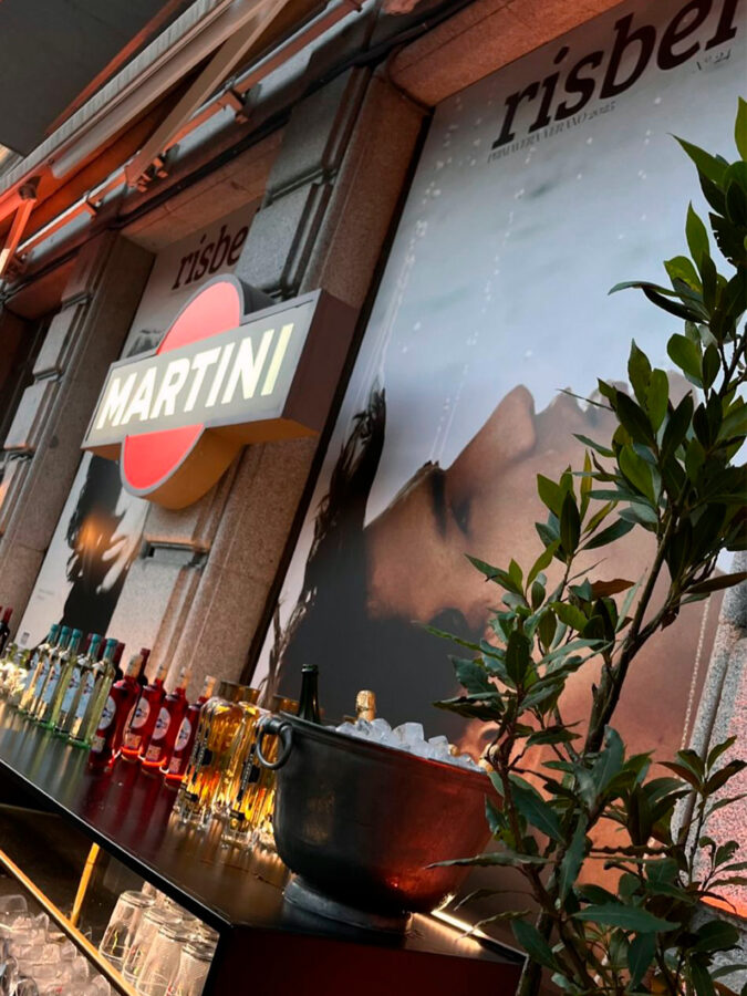 Barra de Martini fiesta Rísbel Magazine verano 2025