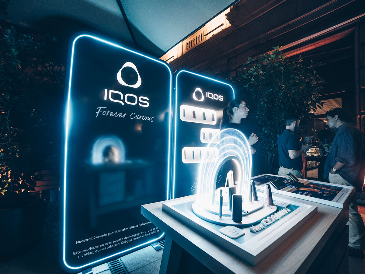 Stand Iqos Iluma I fiesta Madrid Premium Party revista Rísbel verano 2025