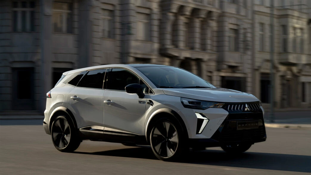 Mitsubishi Grandis 2025 en color Gris Perla