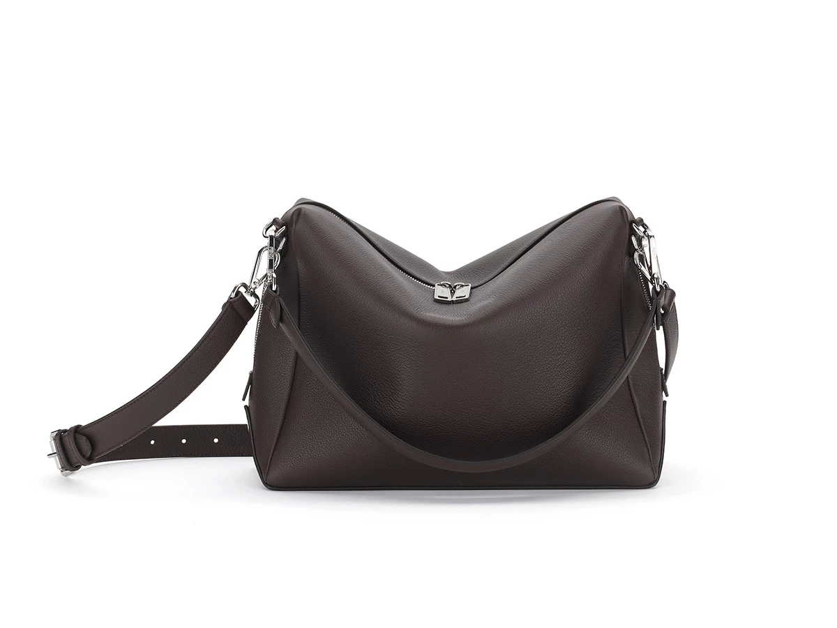 bolso Lui grande de Fendi en piel marrón oscuro para hombre otoño invierno 2025