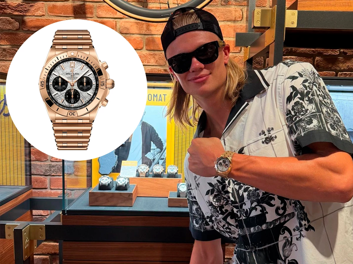 Erling Haaland con el reloj Breitling Chronomat B01 42 de oro rojo en una boutique de la marca